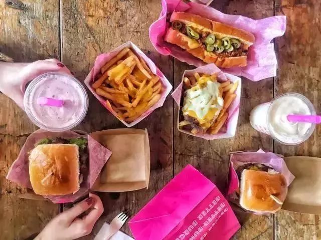 魔都最受欢迎的允许带宠物入住的餐厅推荐(图11) 宠物咖啡店养什么宠物_dirtycafe宠物咖啡馆_带宠物上咖啡馆共度好时光