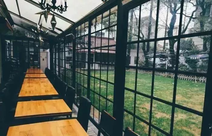 魔都最受欢迎的允许带宠物入住的餐厅推荐(图16) 带宠物上咖啡馆共度好时光_宠物咖啡店养什么宠物_dirtycafe宠物咖啡馆