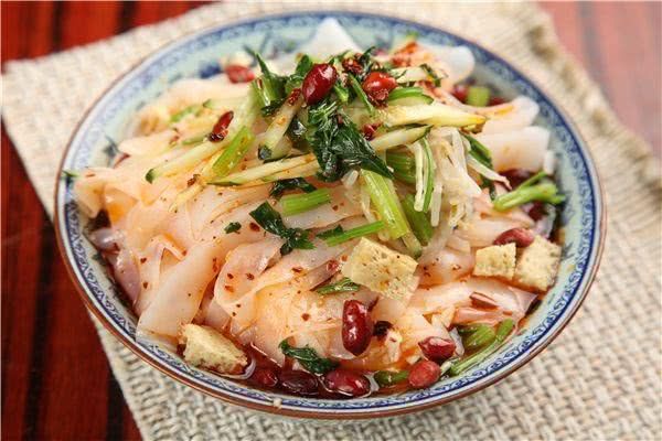 中国街边小吃大赏:烤串、煎饼果子、臭豆腐等超人气美食(图10) 受欢迎的美食_欢迎享用美食_美食欢迎语