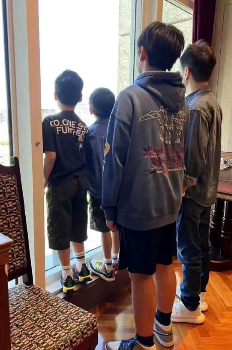 林志颖家境如何_林志颖在家排行老几_林志颖家庭日常
